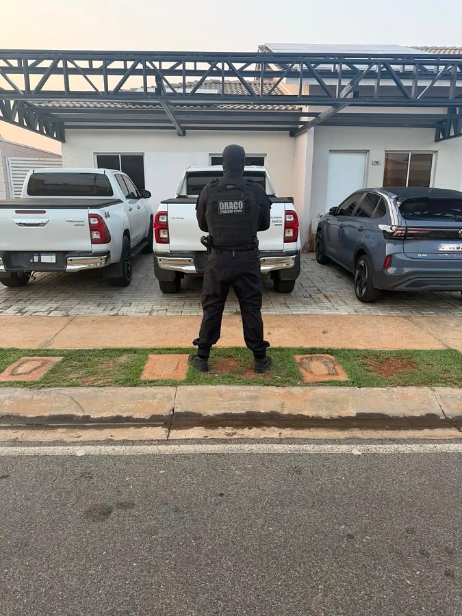 Polícia apreende veículos de luxo em residência de influenciadora em Várzea Grande