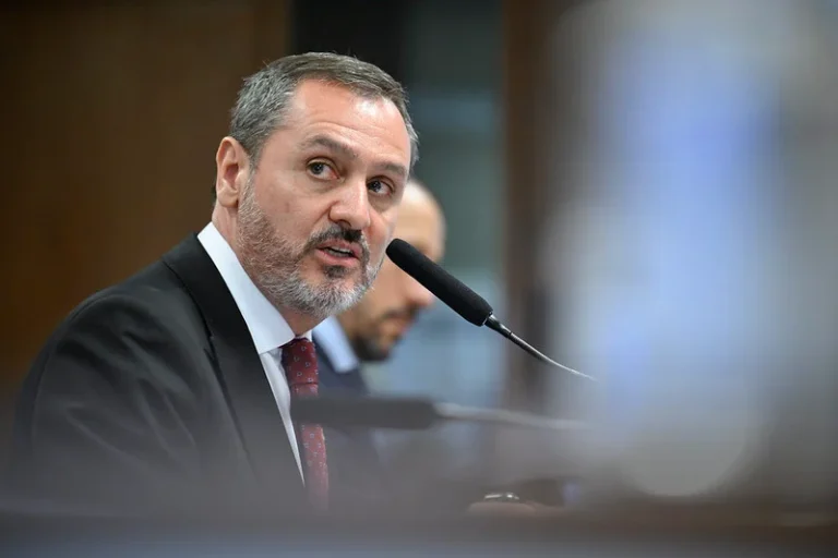 Polícia Federal prepara entrega de material do caso Banco Master a Edson Fachin