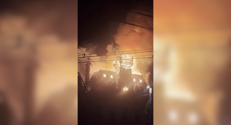 Prédio histórico desaba na França após incêndio durante protestos