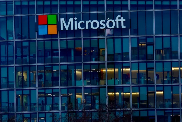 Presidente da Microsoft compara falta de regras para IA com segurança de produtos básicos