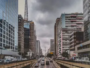 Previsão do tempo em São Paulo aponta garoa ocasional e queda nos termômetros no fim de semana