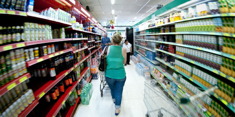 Produção industrial brasileira recua 0,6% em agosto segundo dados do IBGE
