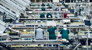 Produção industrial recua 0,6% em agosto e eleva risco de PIB negativo no terceiro trimestre