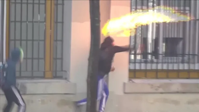 Protestos na Albânia entram no quinto dia com uso de coquetéis molotov