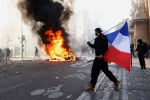 Protestos na europa reúnem milhares e revelam crise generalizada no continente