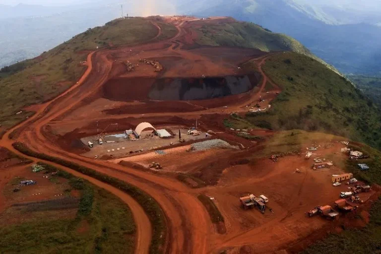 Queda do minério de ferro pressiona mercado e desafia mineradoras no brasil