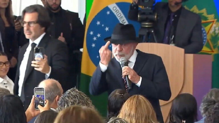 Rejeição a lula chega a 48% e desaprovação do governo atinge 50%