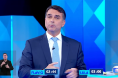 Salário mínimo vira alvo de embate entre Flávio Bolsonaro e Lula em debate