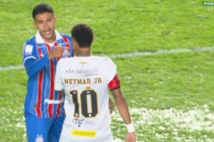 Santos e Bahia empatam na Vila Belmiro em jogo marcado por chuva e expulsão