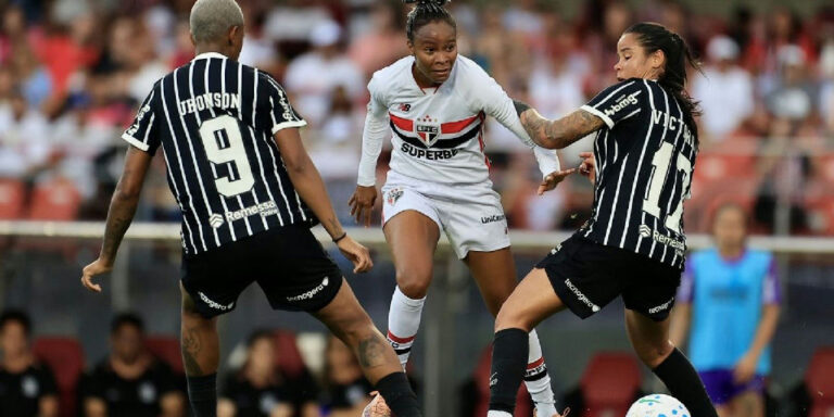 São Paulo conquista título inédito do Brasileirão Feminino diante de recorde histórico