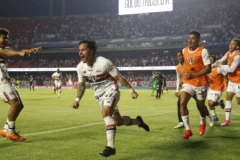 São paulo supera o vasco no morumbis e mira vaga na libertadores