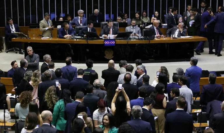 Senado vota pelo fim da escala 6x1 e fixa jornada de 40 horas semanais com salários mantidos