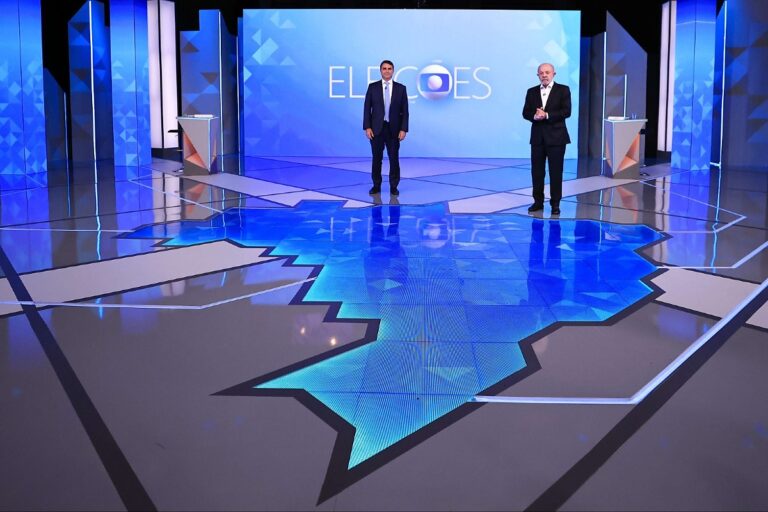 Senador Flávio Bolsonaro pede desculpas a Lula após termo ofensivo em debate