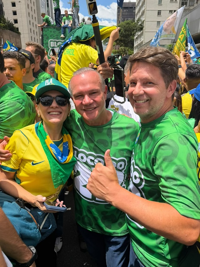 Senador wellington fagundes marca presença em ato na avenida paulista