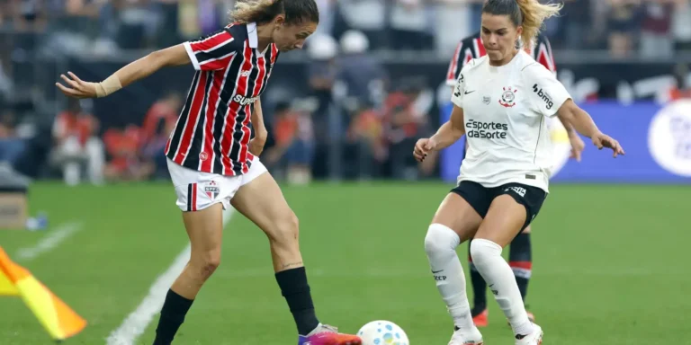 Tricolor e Timão disputam a taça do Brasileirão Feminino neste sábado no Morumbis