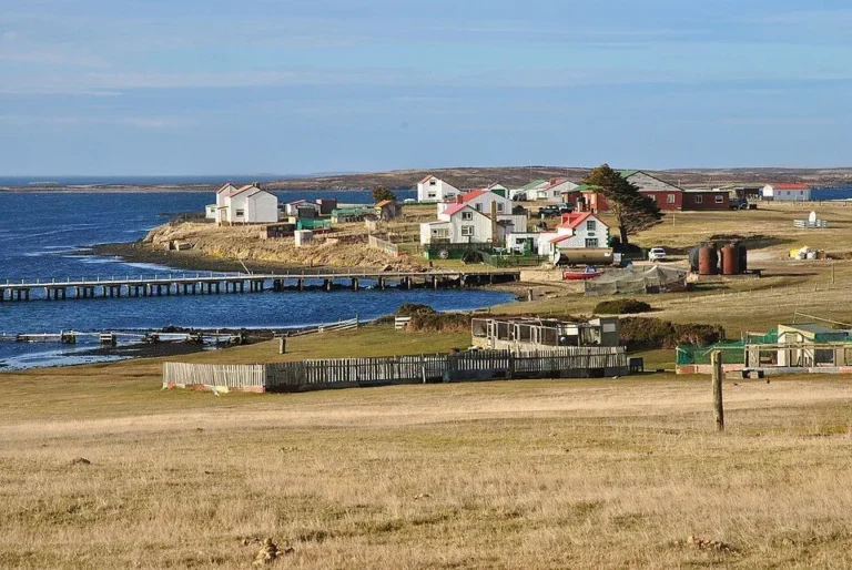 Tropas britânicas realizam exercícios militares nas Malvinas em meio à tensão com Argentina
