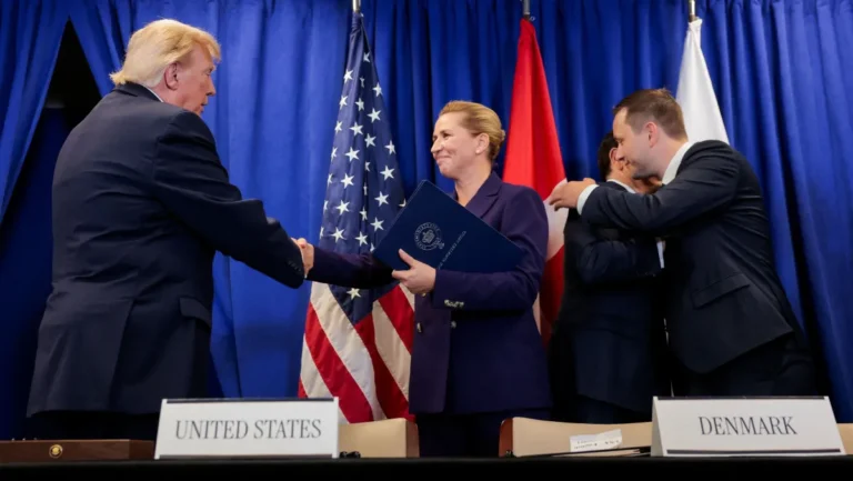 Trump anuncia exploração de recursos na Groenlândia em meio a reforço militar