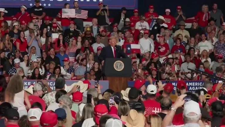 Trump brinca sobre renomear oceanos em comício e reforça promessas eleitorais