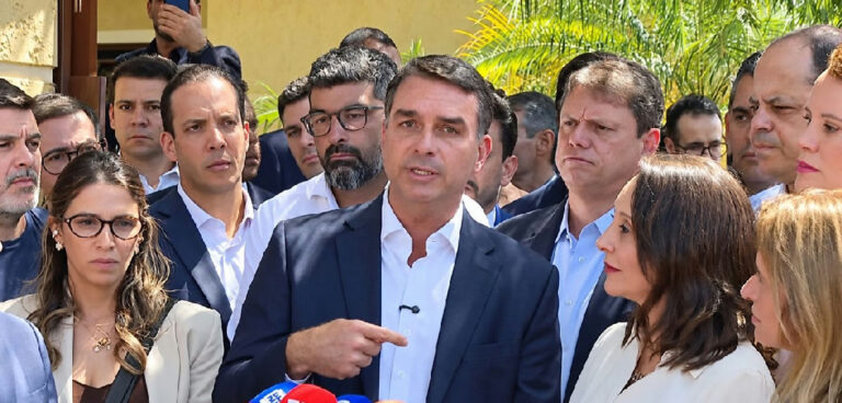 TSE aponta falha técnica em propaganda de Flávio Bolsonaro exibida sem áudio