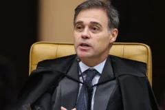 TSE ordena suspensão de propaganda de Lula contra Flávio Bolsonaro sobre escala 6x1