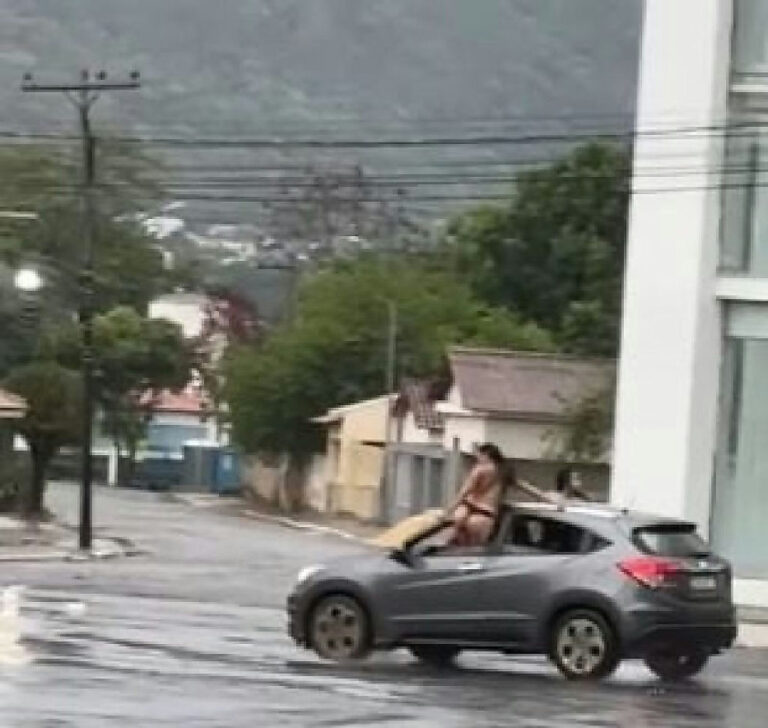 Vídeo flagra mulheres seminuas em carro em movimento em Barra do Garças