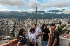 Violência recua em Caracas após execuções sumárias e repressão policial