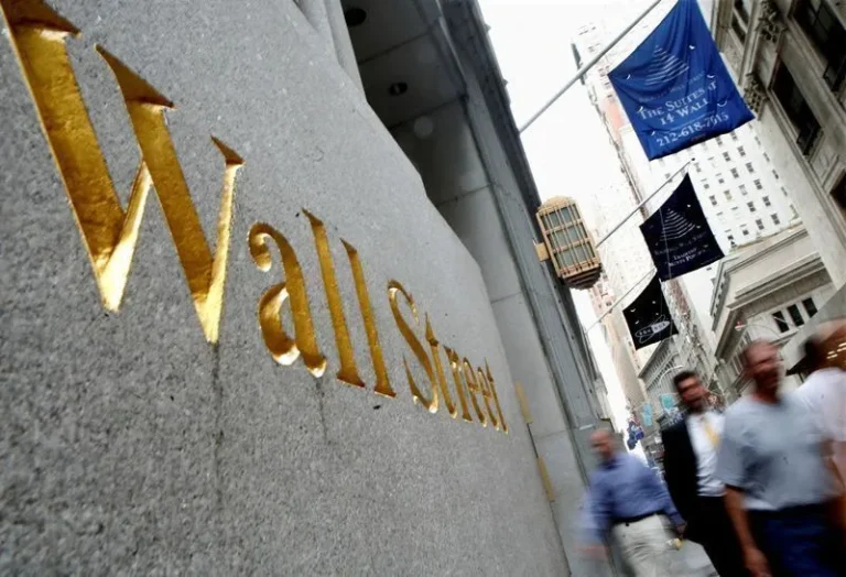 Wall Street fecha em alta impulsionada por tecnologia e resiliência do mercado